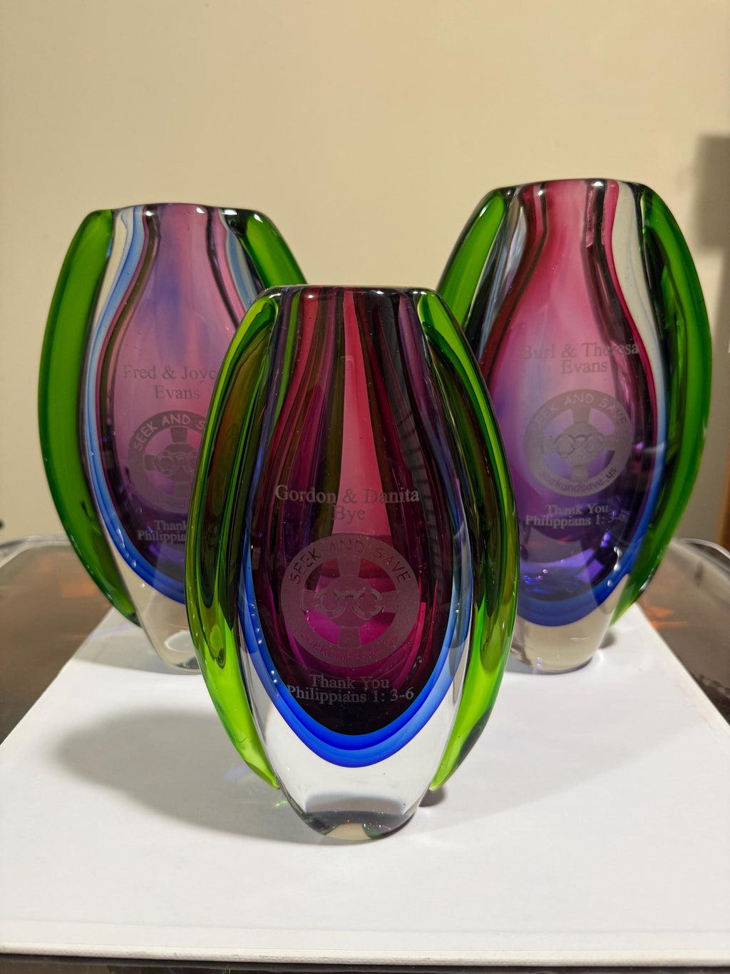 Florero decorativo de cristal soplado a mano ovalado Sommerso de 25,4 cm de alto azul, de la línea de lujo personalizada