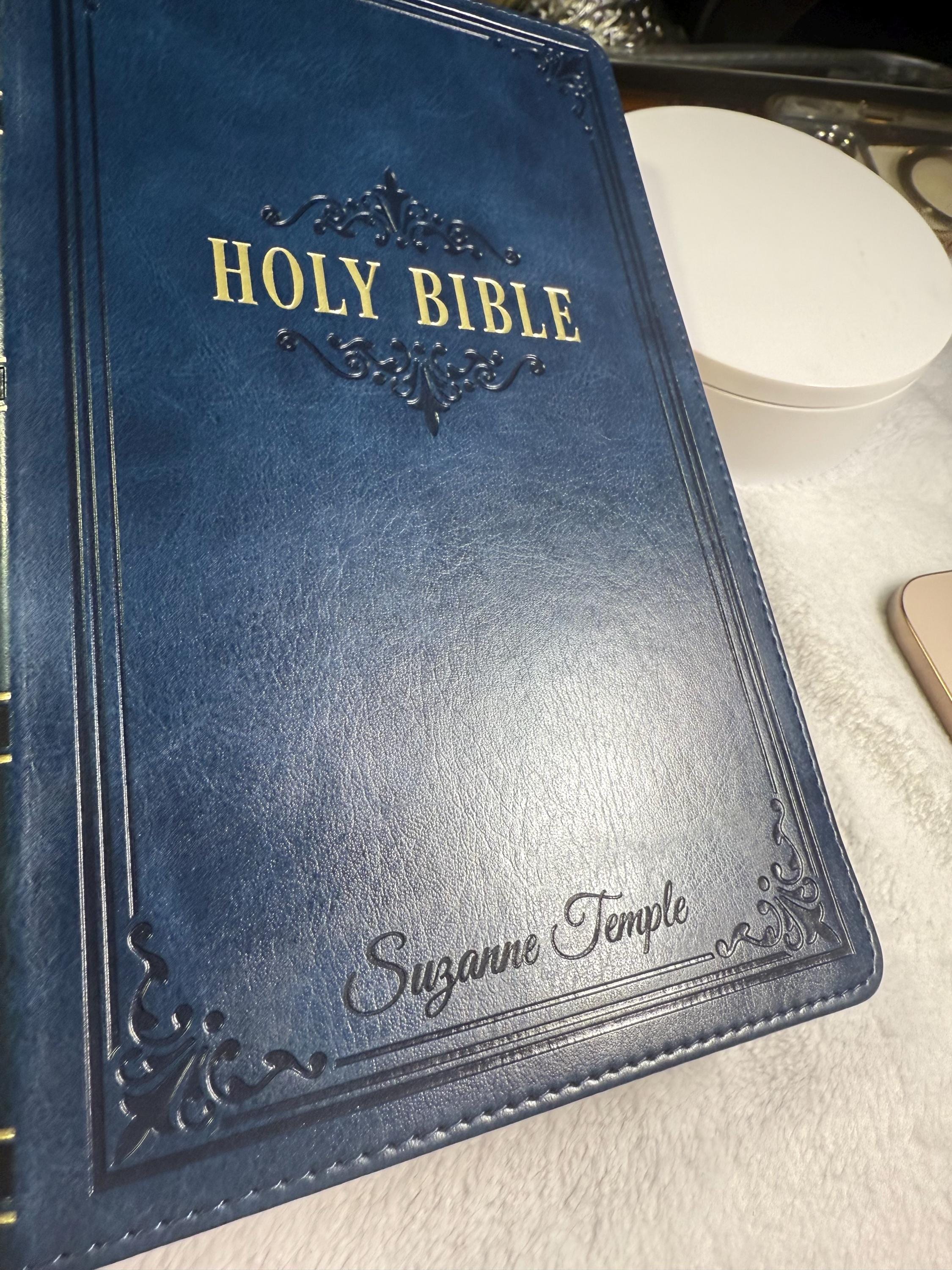 Biblia KJV personalizada | Piel sintética azul marino con relieve, letra gigante