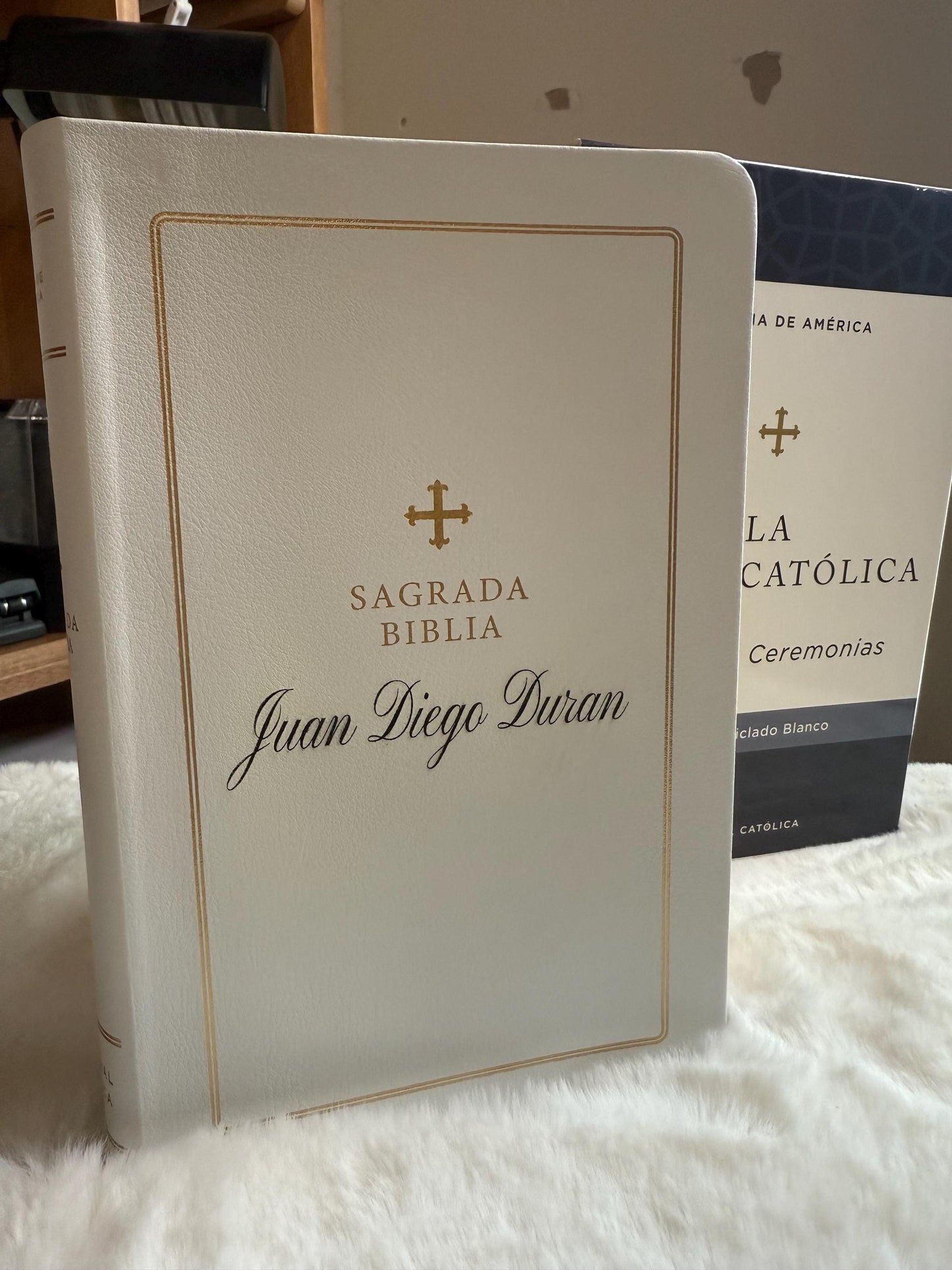 Personalized Biblia Catolica, Recycled Leather, Comfort Print (Spanish Edition)