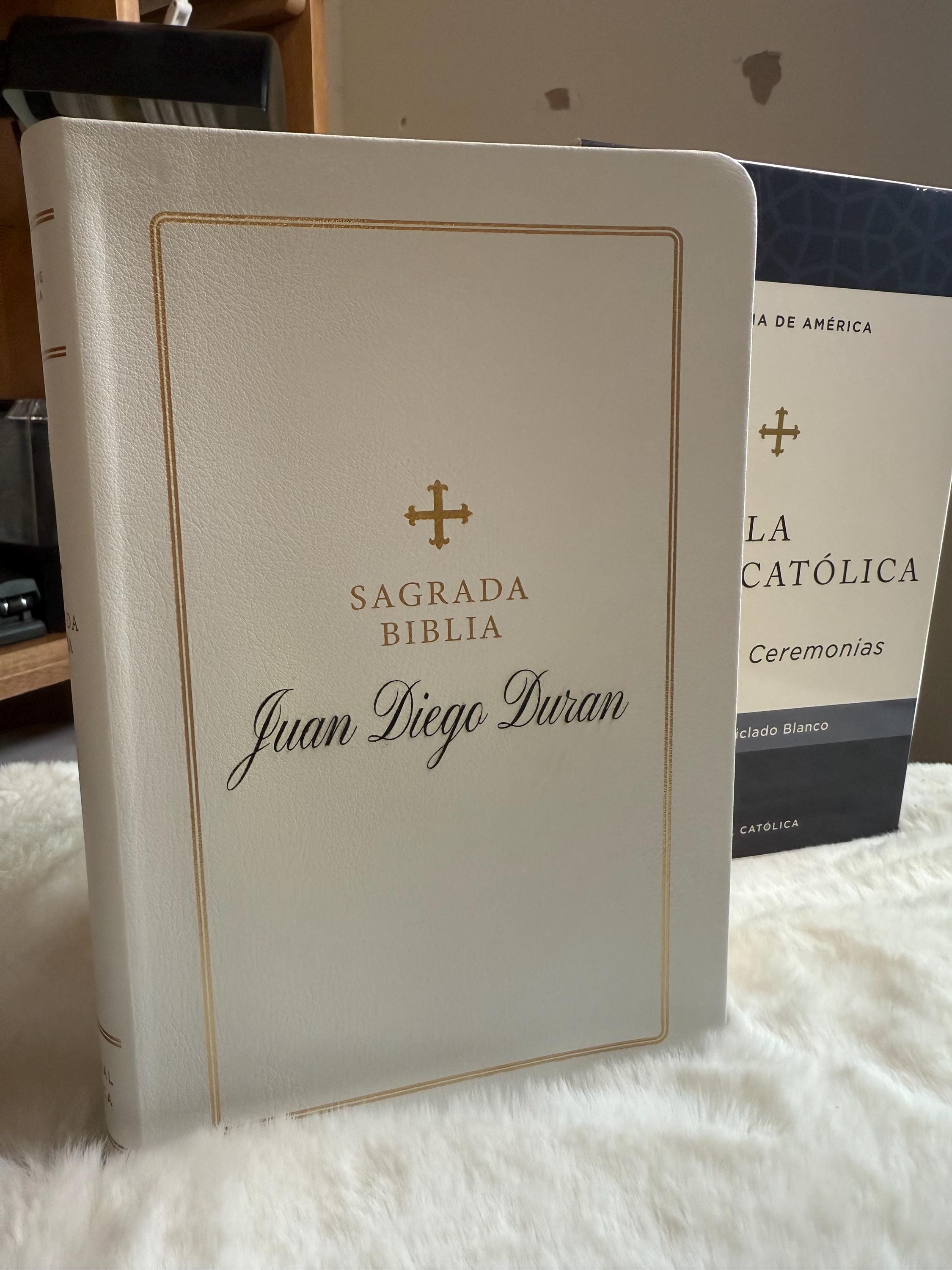 Personalized Biblia Catolica, Recycled Leather, Comfort Print (Spanish Edition)