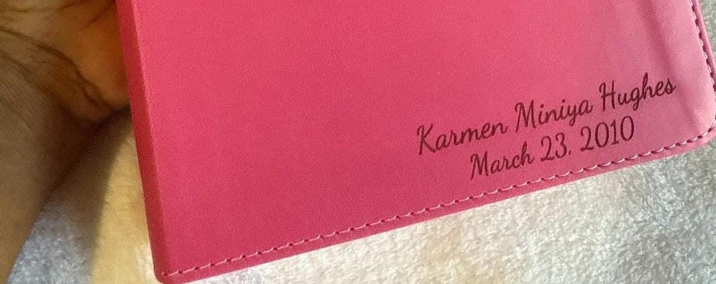 Biblia Personalizada NVI Letra Súper Grande - Rosa, letra cómoda de 16.5 puntos