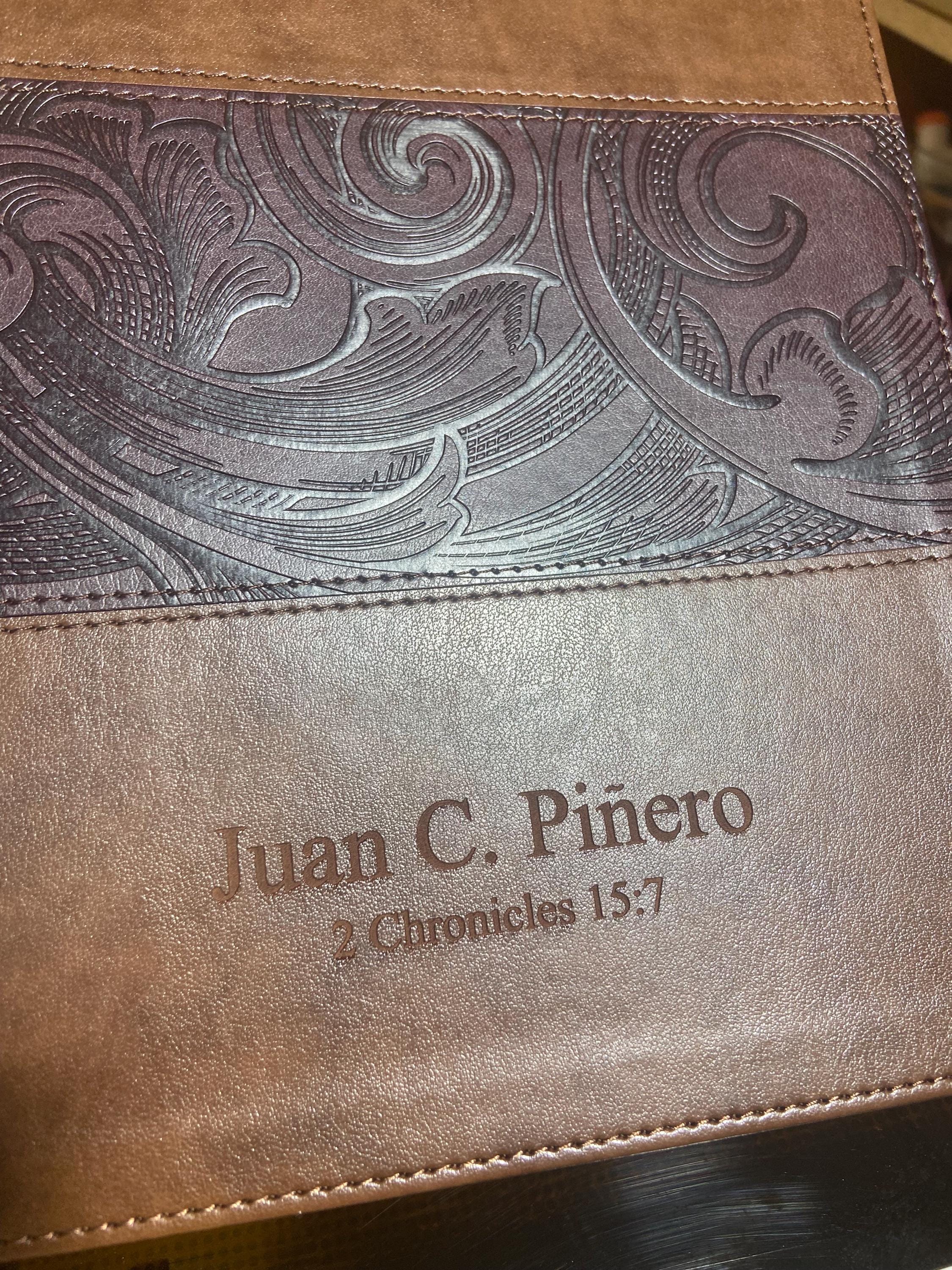 Biblia de Estudio CBS Personalizada, Tacto Piel Caoba, Letra Roja, Notas de Estudio