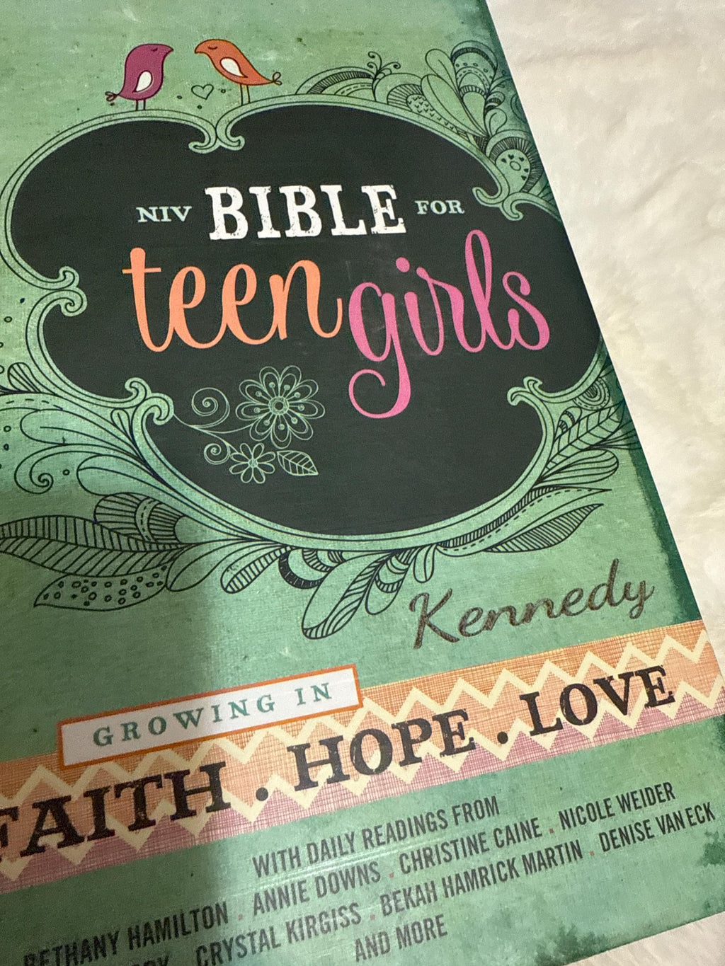 Biblia NVI personalizada para chicas adolescentes - Edades 13-18, Fe, Esperanza, Amor
