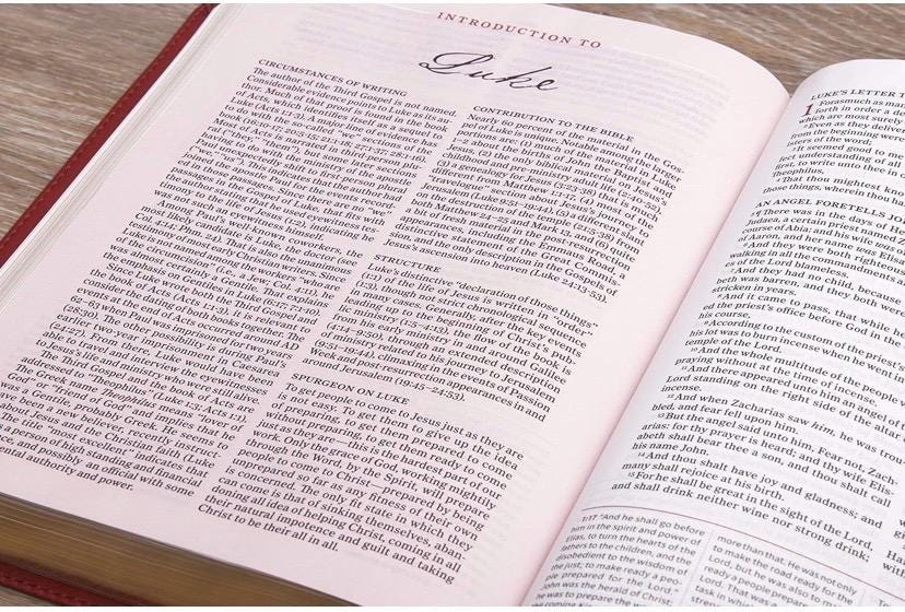 Biblia de estudio KJV Spurgeon personalizada - Tapa de piel sintética carmesí
