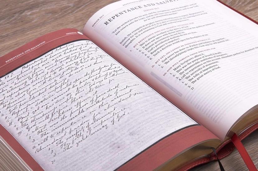 Biblia de estudio KJV Spurgeon personalizada - Tapa de piel sintética carmesí