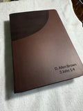 Biblia NIV Letra Súper Gigante Personalizada - Marrón, Comodidad de 17 puntos