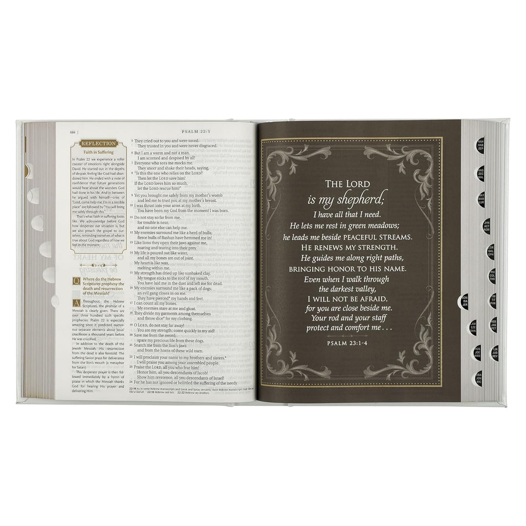 Personalice el apellido y un versículo. Biblia NLT Family Heritage, Biblia devocional familiar de tapa dura de letra grande para el estudio