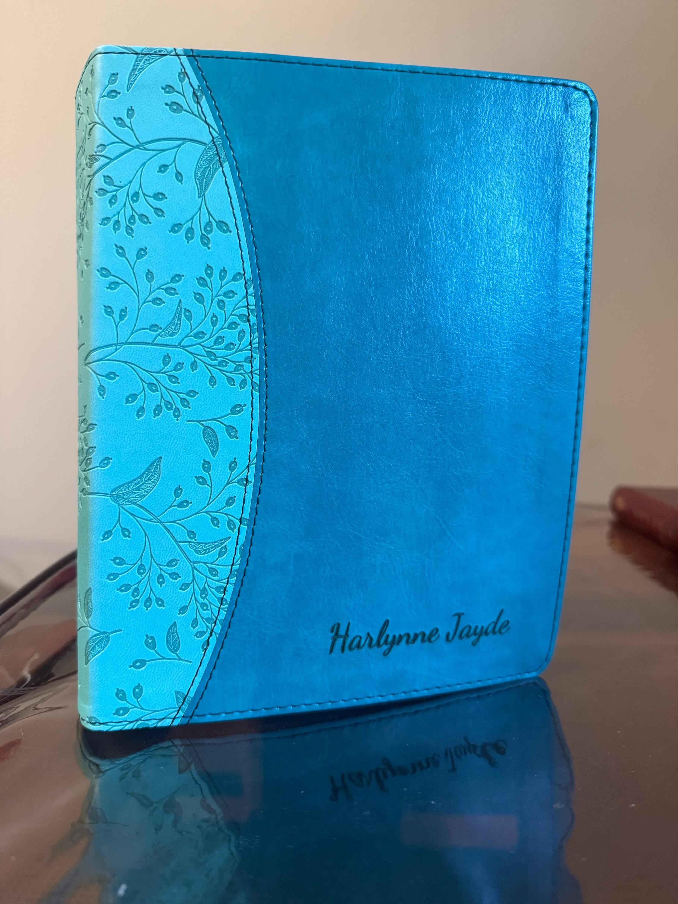 Biblia NVI La Bella Palabra personalizada - Verde azulado, más de 600 ilustraciones