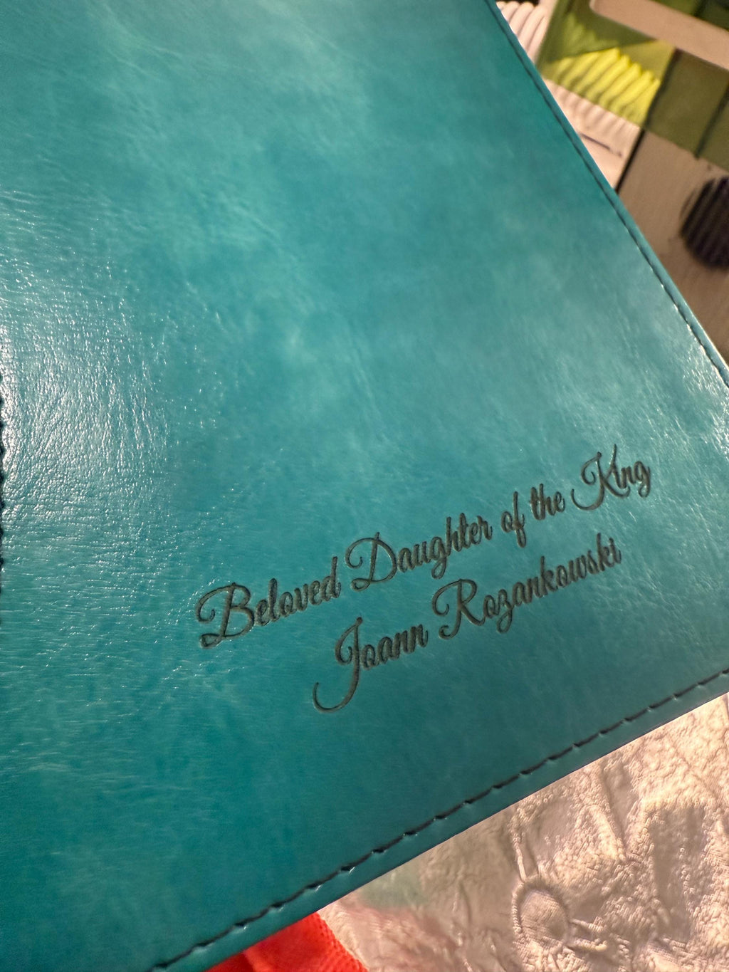 Biblia NVI La Bella Palabra personalizada - Verde azulado, más de 600 ilustraciones