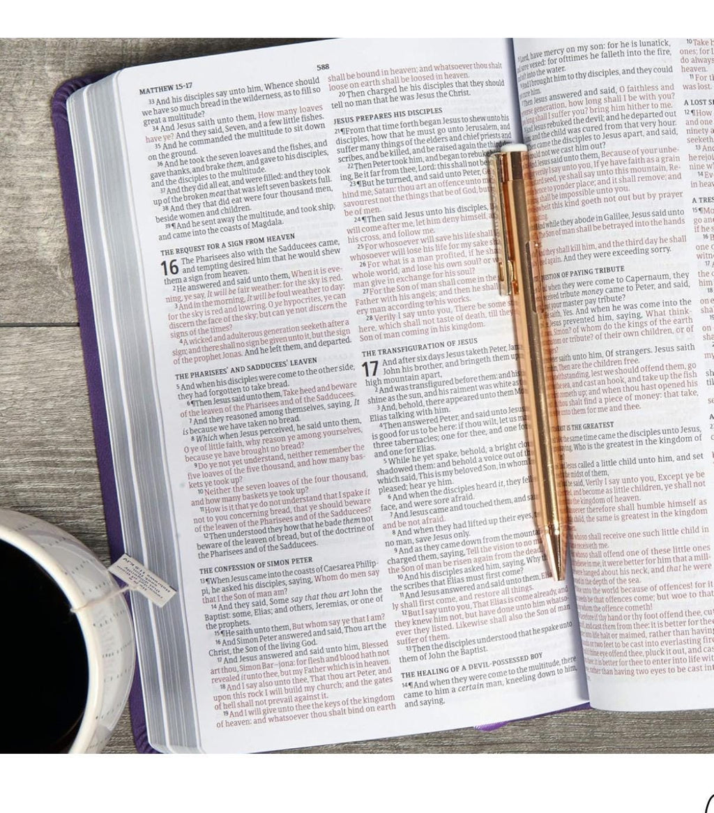 Biblia KJV de Regalo de Lujo Personalizada, Tapa de Piel Morada (LeatherTouch), Letra Roja, Texto de Cambridge Puro, Página de Presentación, Biblia Fácil de Leer