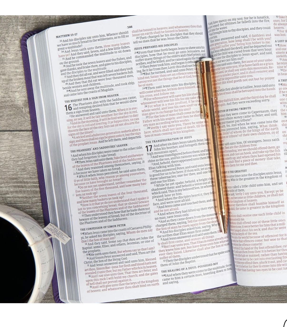 Biblia KJV de Regalo de Lujo Personalizada, Tapa de Piel Morada (LeatherTouch), Letra Roja, Texto de Cambridge Puro, Página de Presentación, Biblia Fácil de Leer