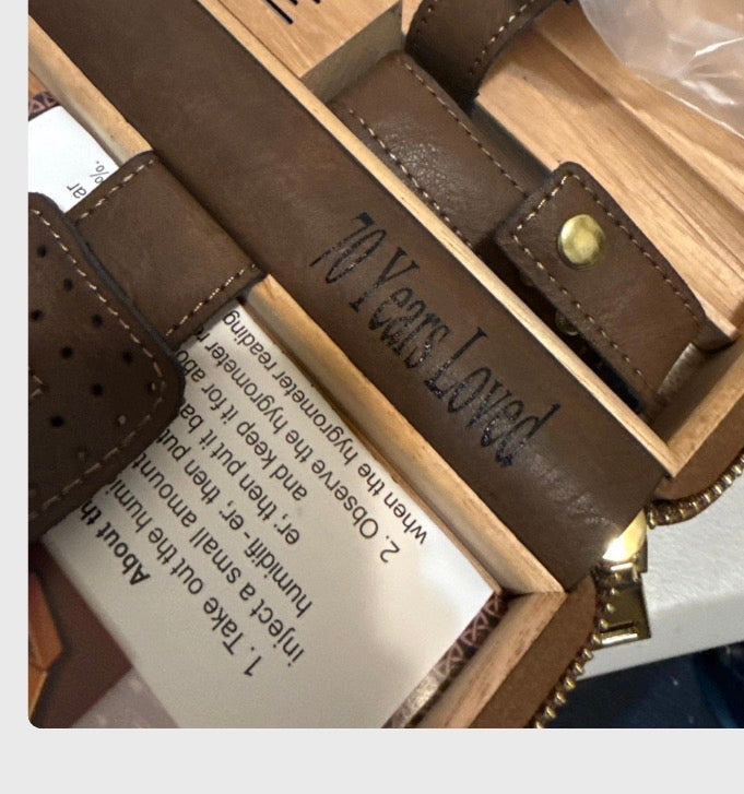 Humidor de puros de cuero personalizado, caja forrada de cedro con encendedor
