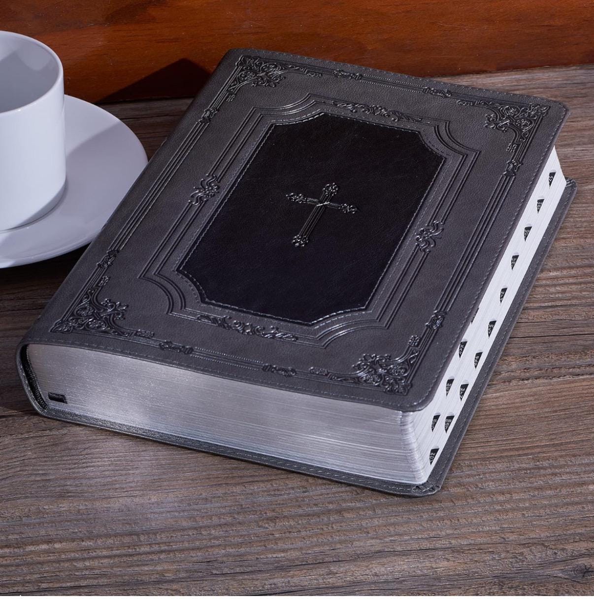 Santa Biblia KJV personalizada, edición de letras rojas en piel sintética con letra supergigante - Índice y cinta marcadora, versión King James, gris/negra