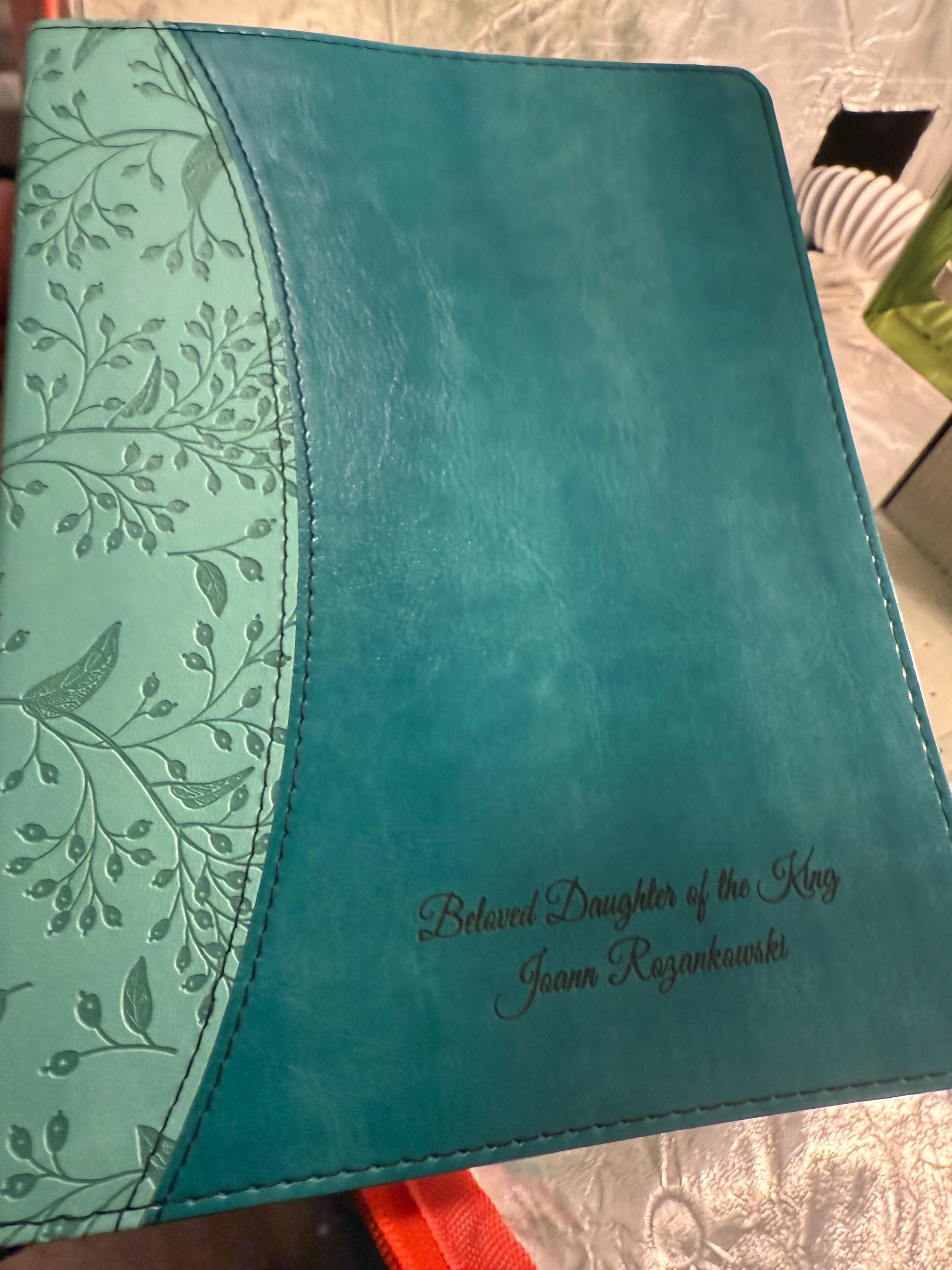 Biblia NVI La Bella Palabra personalizada - Verde azulado, más de 600 ilustraciones
