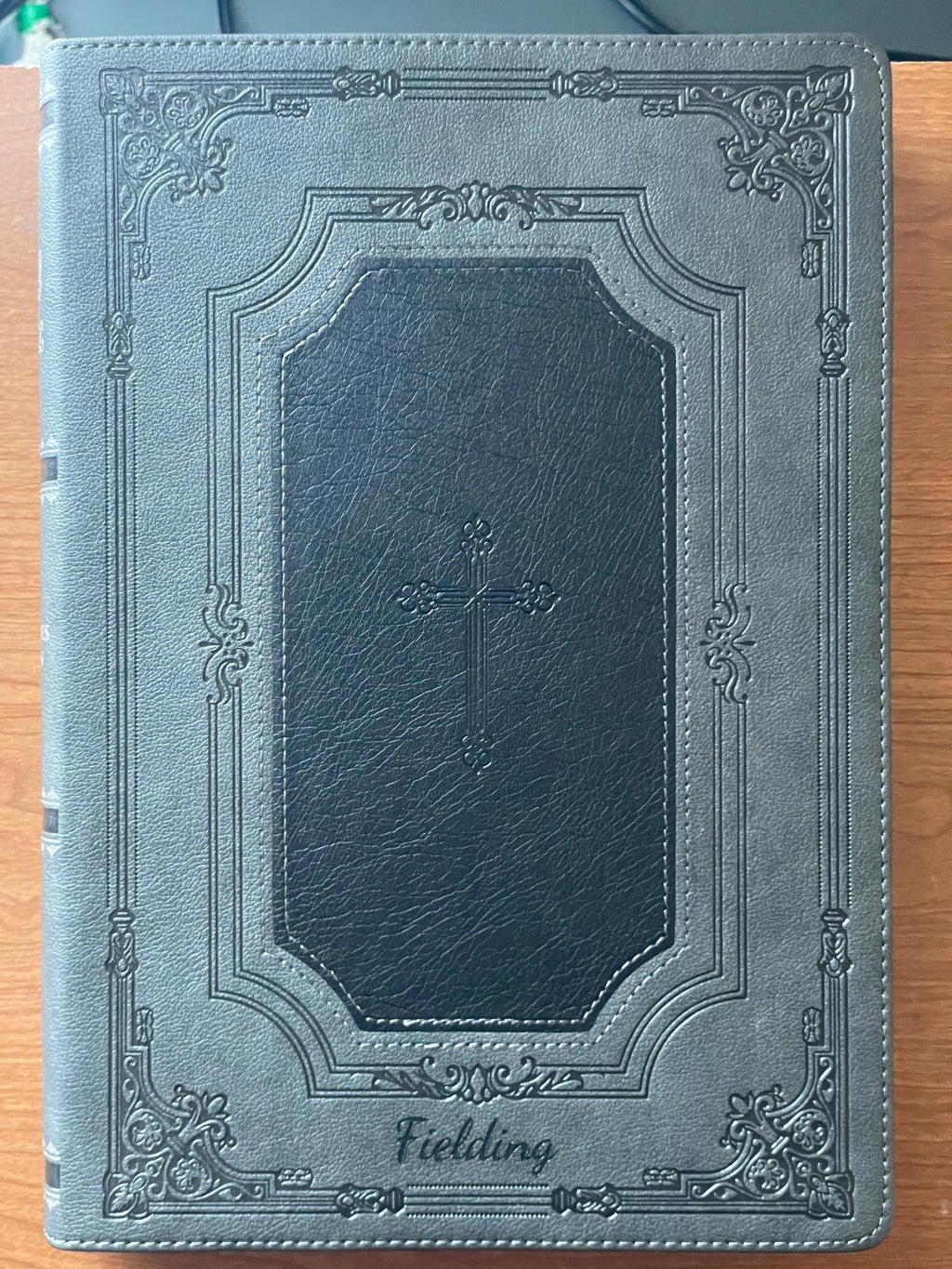 Santa Biblia KJV personalizada, edición de letras rojas en piel sintética con letra supergigante - Índice y cinta marcadora, versión King James, gris/negra