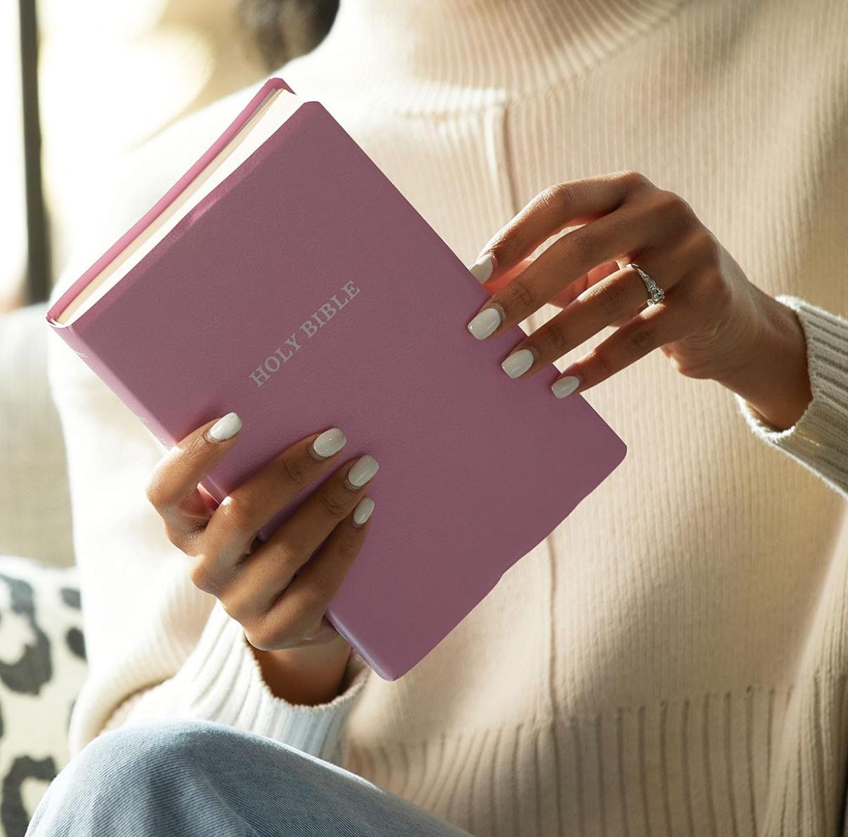 Biblia personalizada KJV de letra grande y cómoda