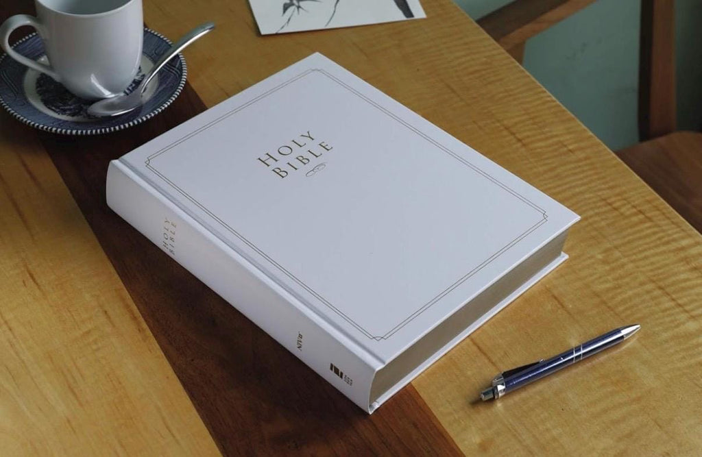Biblia familiar NVI personalizada - Tapa dura grande, Letra roja
