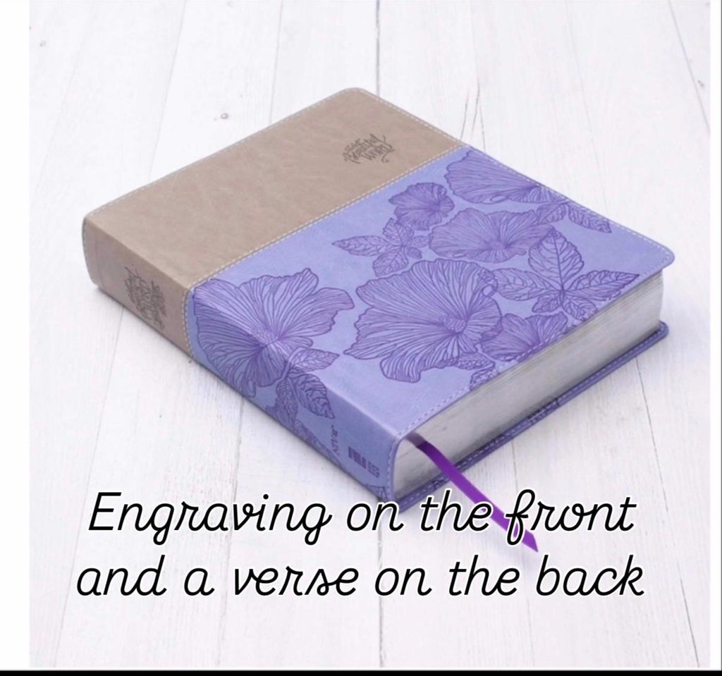 Biblia para colorear Beautiful Word de la NVI, de letra grande, personalizada, piel sintética, morado/marrón: Cientos de versículos para colorear