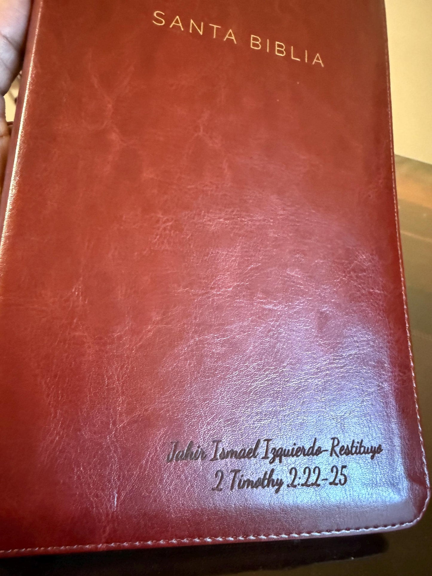 Personalized Biblia Reina Valera 1960 letra grande. Símil piel canela, cremallera, tamaño manual / Spanish Bible RVR 1960. Handy Size, Large
