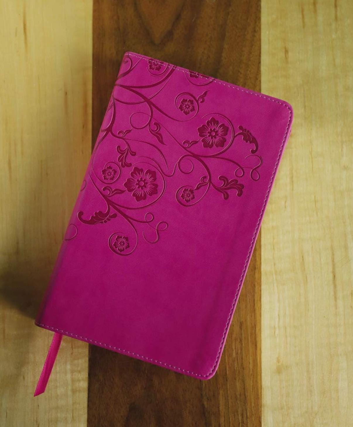 NIV, Women's Devotional Bible, Leathersoft, Pink