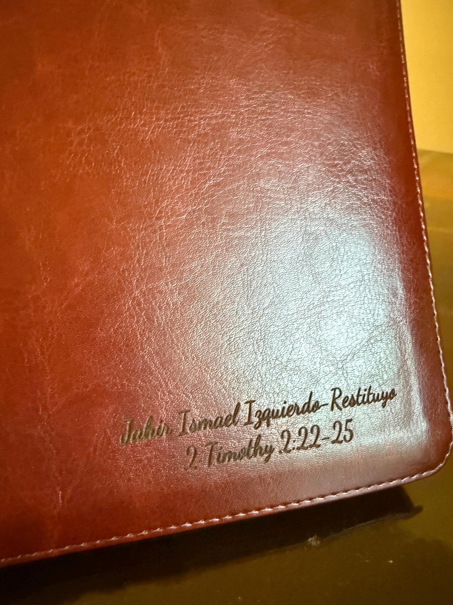 Personalized Biblia Reina Valera 1960 letra grande. Símil piel canela, cremallera, tamaño manual / Spanish Bible RVR 1960. Handy Size, Large