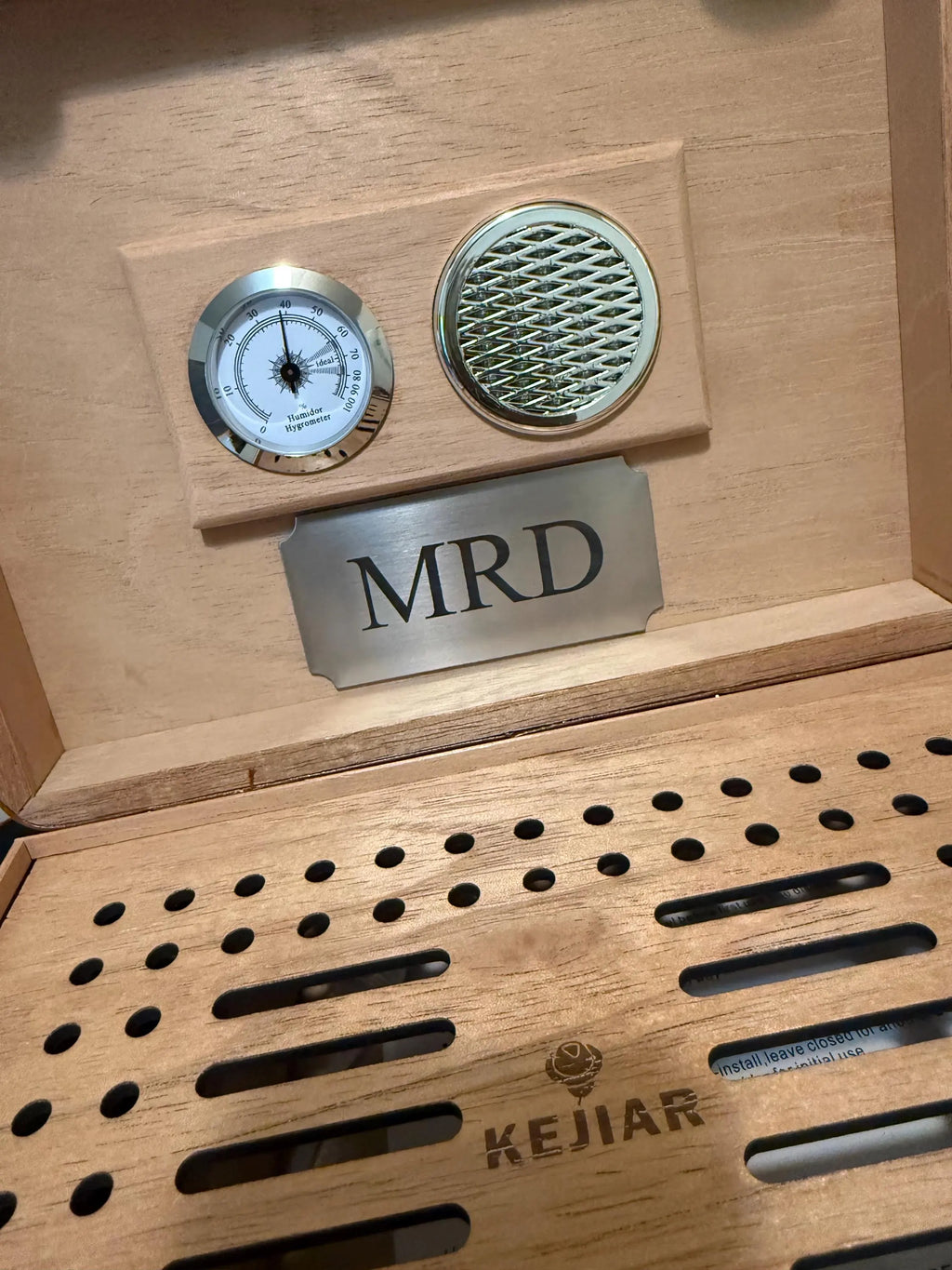 Humidor grande personalizado para puros, caja de puros de madera de cedro con higrómetro, humidificador, divisor, de viaje con capacidad para 50 puros